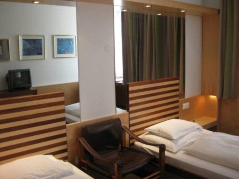 City Hotel Лінц Екстер'єр фото